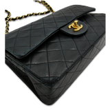 Sort Classic flap medium taske fra brand: CHANEL - We Do Vintage