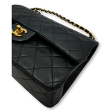 Sort Classic flap medium taske fra brand: CHANEL - We Do Vintage