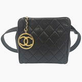 Sort CC Charm belt bag taske fra brand: CHANEL - We Do Vintage