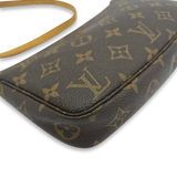 Monogram Canvas Pochette Accessoires m. crossbody rem taske fra brand: LOUIS VUITTON - We Do Vintage