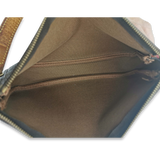 Monogram Canvas Pochette Accessoires m. crossbody rem taske fra brand: LOUIS VUITTON - We Do Vintage
