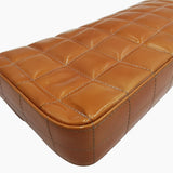 Orange patent east west chocolate bar taske fra brand: CHANEL - We Do Vintage