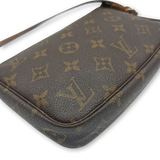 Monogram Canvas Pochette Accessoires taske fra brand: LOUIS VUITTON - We Do Vintage