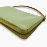 Grøn monogram Vernis Lexington Pochette taske fra brand: LOUIS VUITTON - We Do Vintage