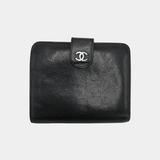 Sort compact wallet taske fra brand: CHANEL - We Do Vintage