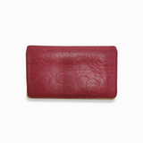 Pink camellia bifold wallet embossed leather taske fra brand: CHANEL - We Do Vintage