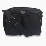 Nylon crossbody taske fra brand: PRADA - We Do Vintage