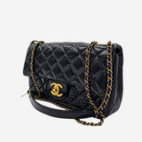 Sjælden SMALL PATENT GOATSKIN CC EYELET FLAP