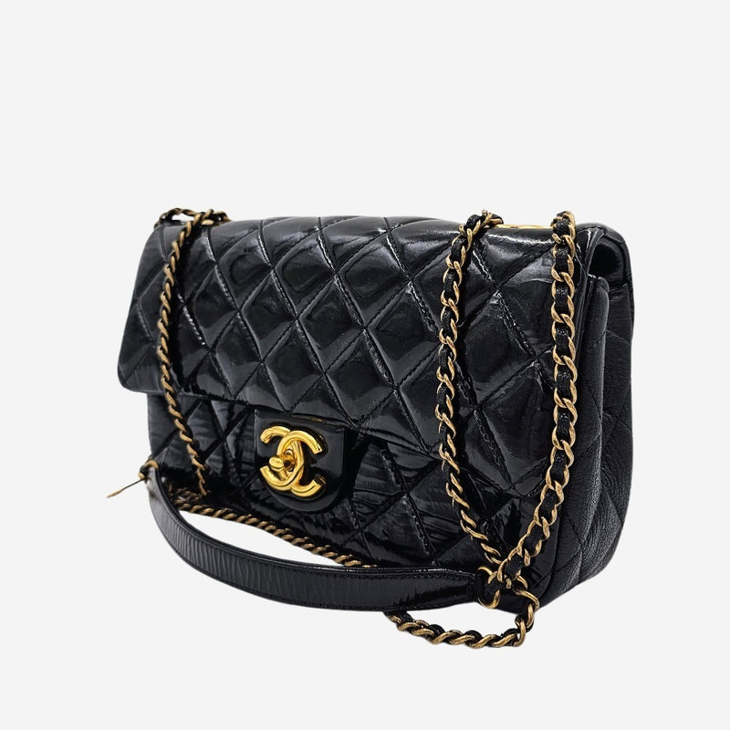 Sjælden SMALL PATENT GOATSKIN CC EYELET FLAP