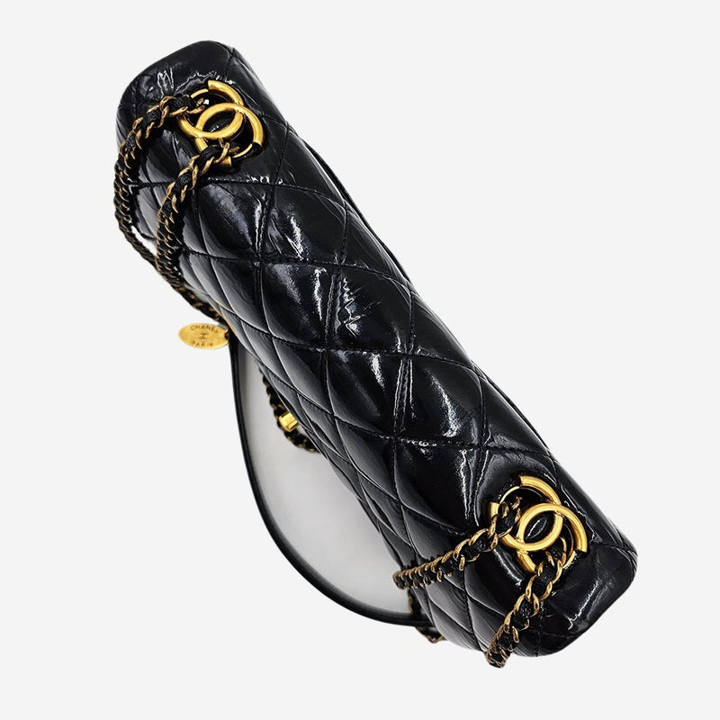 Sjælden SMALL PATENT GOATSKIN CC EYELET FLAP