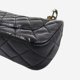 Sjælden SMALL PATENT GOATSKIN CC EYELET FLAP