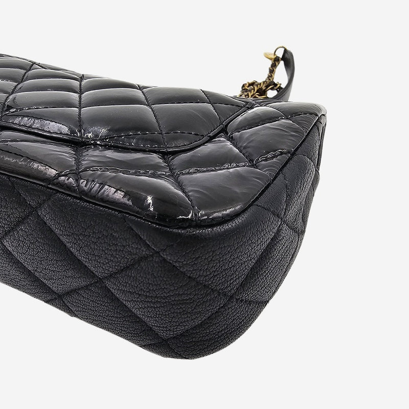 Sjælden SMALL PATENT GOATSKIN CC EYELET FLAP