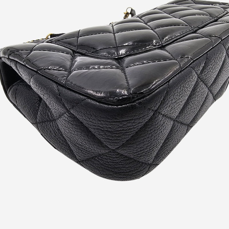 Sjælden SMALL PATENT GOATSKIN CC EYELET FLAP