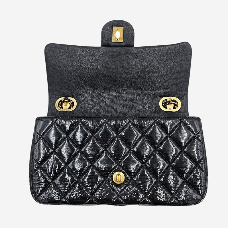 Sjælden SMALL PATENT GOATSKIN CC EYELET FLAP