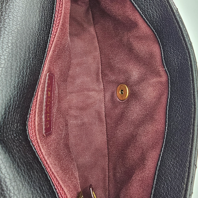 Sjælden SMALL PATENT GOATSKIN CC EYELET FLAP