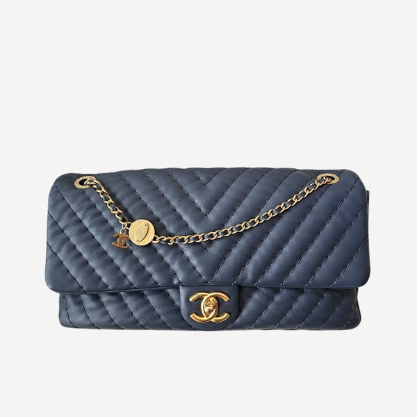 blå chevron medallion charm jumbo flap