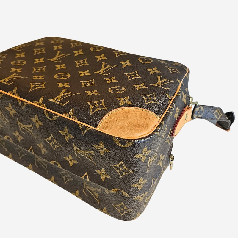 MONOGRAM CANVAS NILE MM
