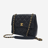 SORT CAVIAR SQUARE FLAP BAG