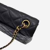 SORT CAVIAR SQUARE FLAP BAG