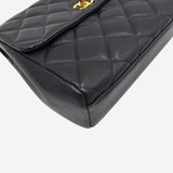 SORT CAVIAR SQUARE FLAP BAG