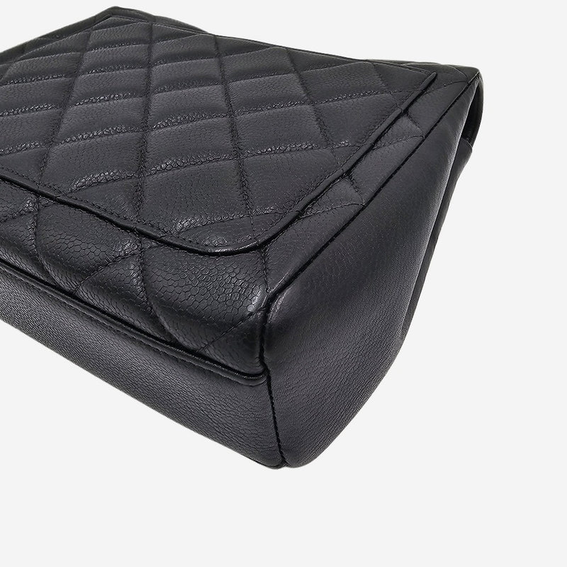 SORT CAVIAR SQUARE FLAP BAG