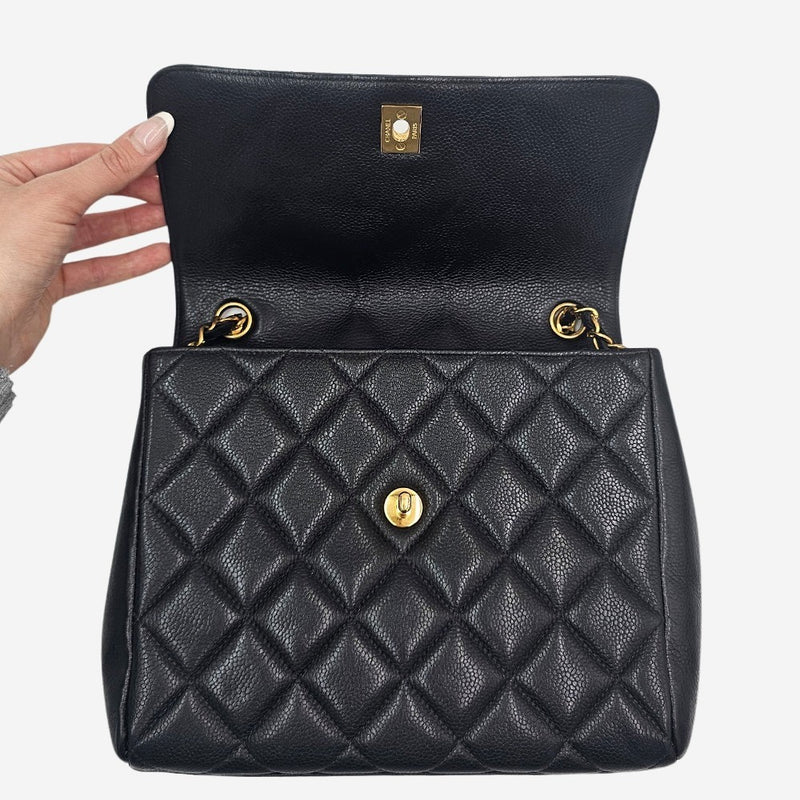 SORT CAVIAR SQUARE FLAP BAG