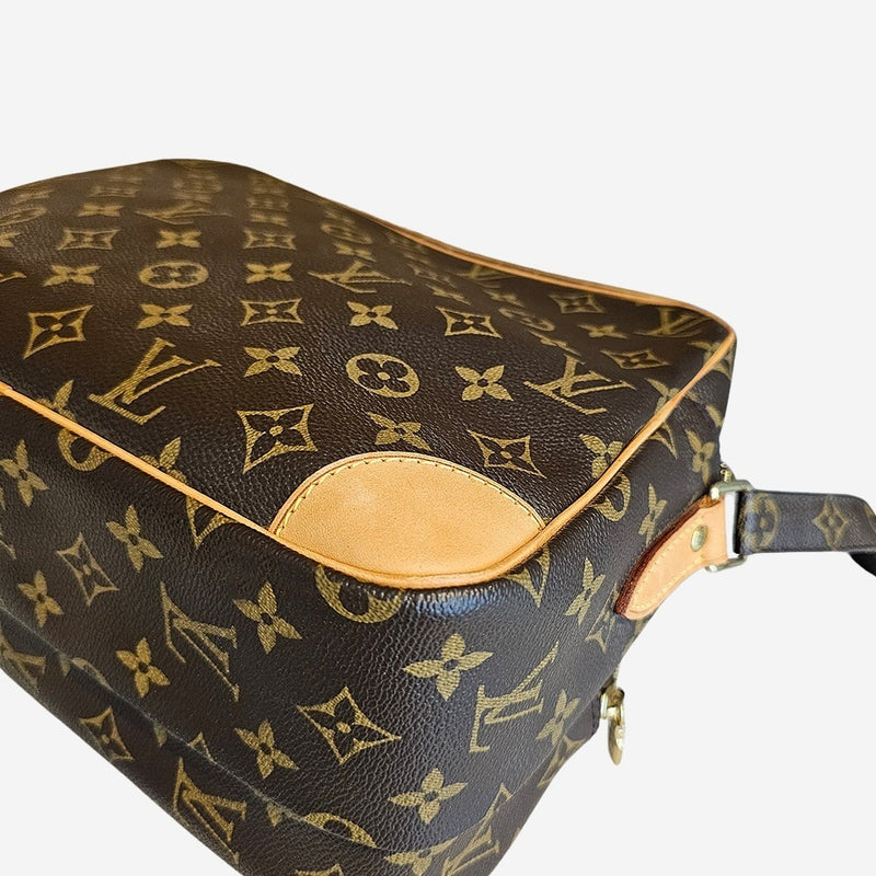 MONOGRAM CANVAS NILE MM