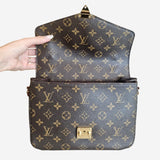 Monogram Canvas Pochette Metis