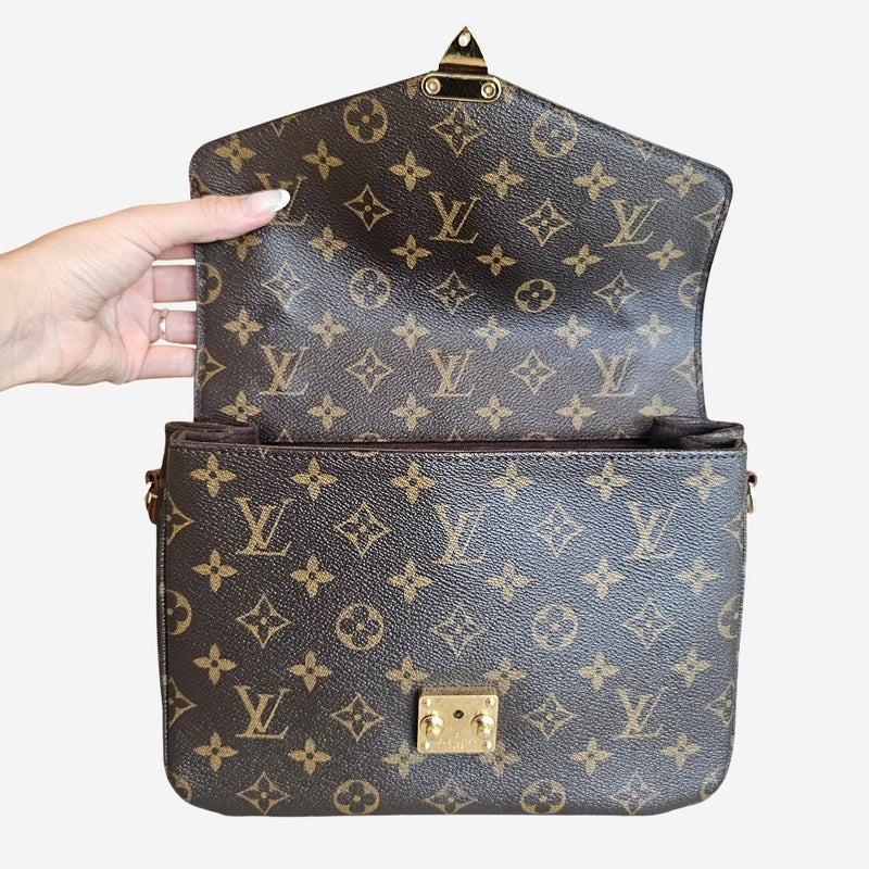 Monogram Canvas Pochette Metis