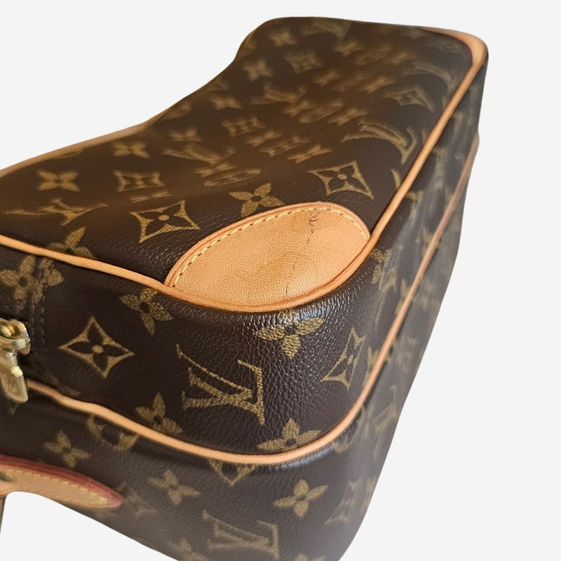 MONOGRAM CANVAS NILE MM