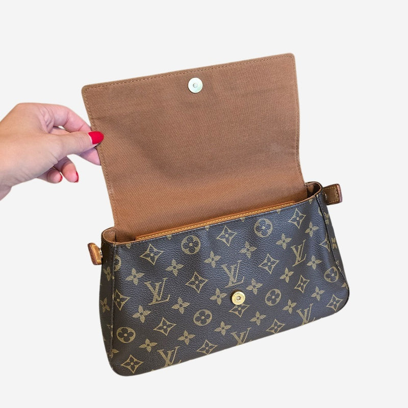 MONOGRAM CANVAS LOOPING PM