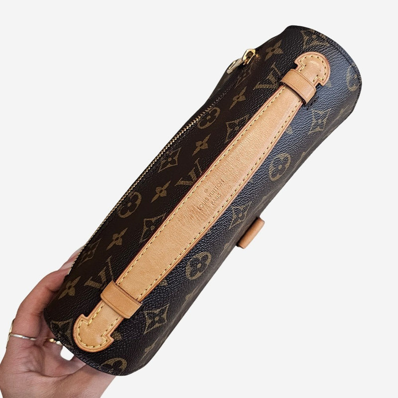 Monogram Canvas Pochette metis