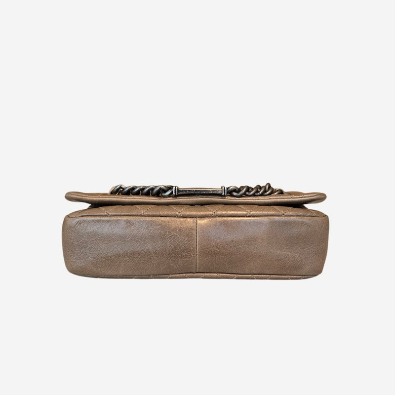 Aged calfskin nameplate full flap