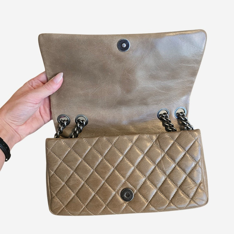 Aged calfskin nameplate full flap