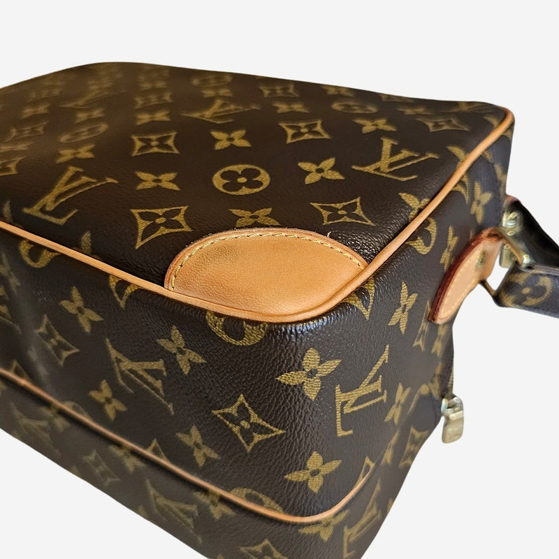 MONOGRAM CANVAS NILE MM