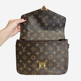 Monogram Canvas Pochette metis