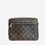 Monogram Canvas Pochette metis