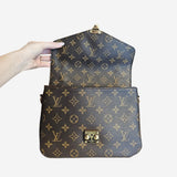 Monogram Canvas Pochette metis