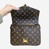 Monogram Canvas Pochette metis