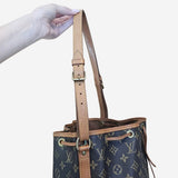 Monogram Canvas Noé