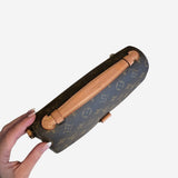 Monogram Canvas Pochette metis