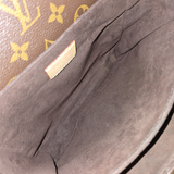 Monogram Canvas Pochette metis