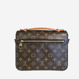 Monogram Canvas Pochette metis