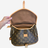 MONOGRAM CANVAS SAUMUR 30