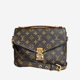 Monogram Canvas Pochette metis