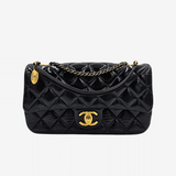Sjælden SMALL PATENT GOATSKIN CC EYELET FLAP