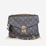 Monogram Canvas Pochette metis