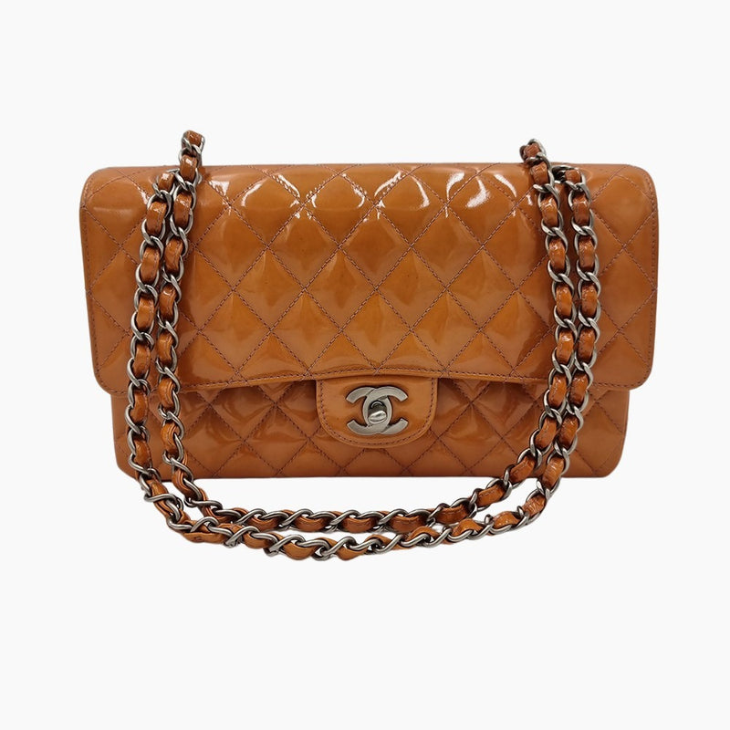 ORANGE PATENT CLASSIC FLAP MEDIUM taske fra brand: CHANEL - We Do Vintage