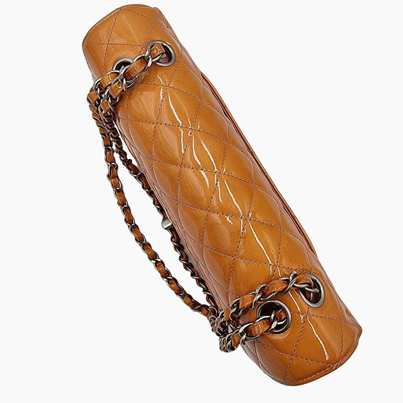 ORANGE PATENT CLASSIC FLAP MEDIUM taske fra brand: CHANEL - We Do Vintage