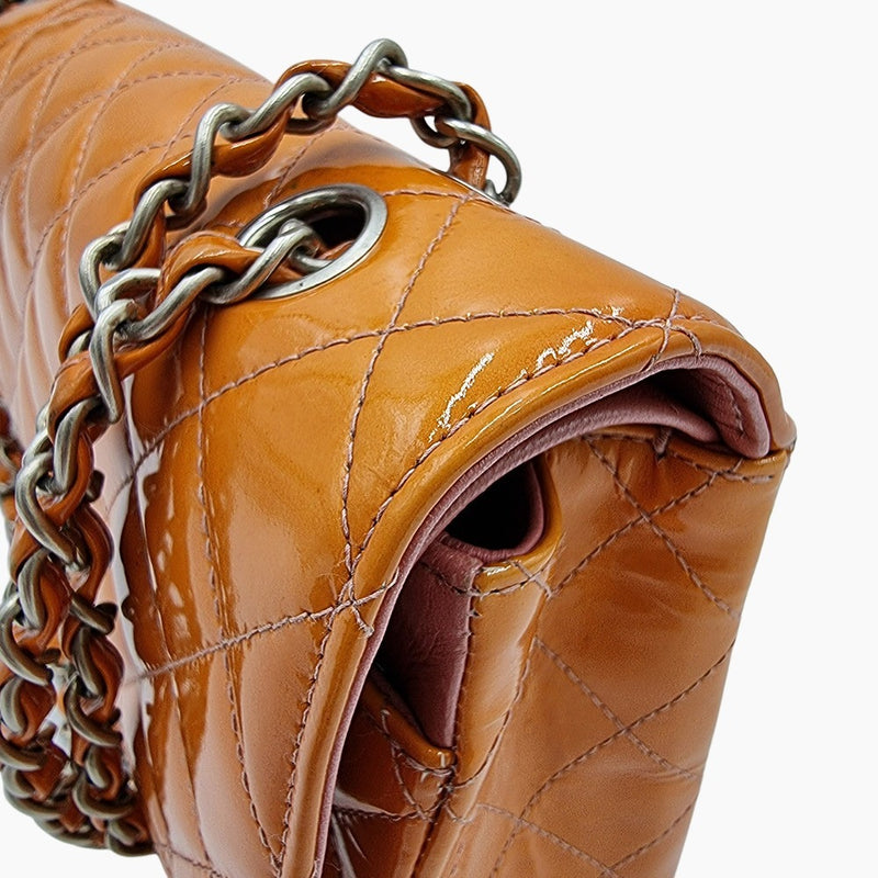 ORANGE PATENT CLASSIC FLAP MEDIUM taske fra brand: CHANEL - We Do Vintage